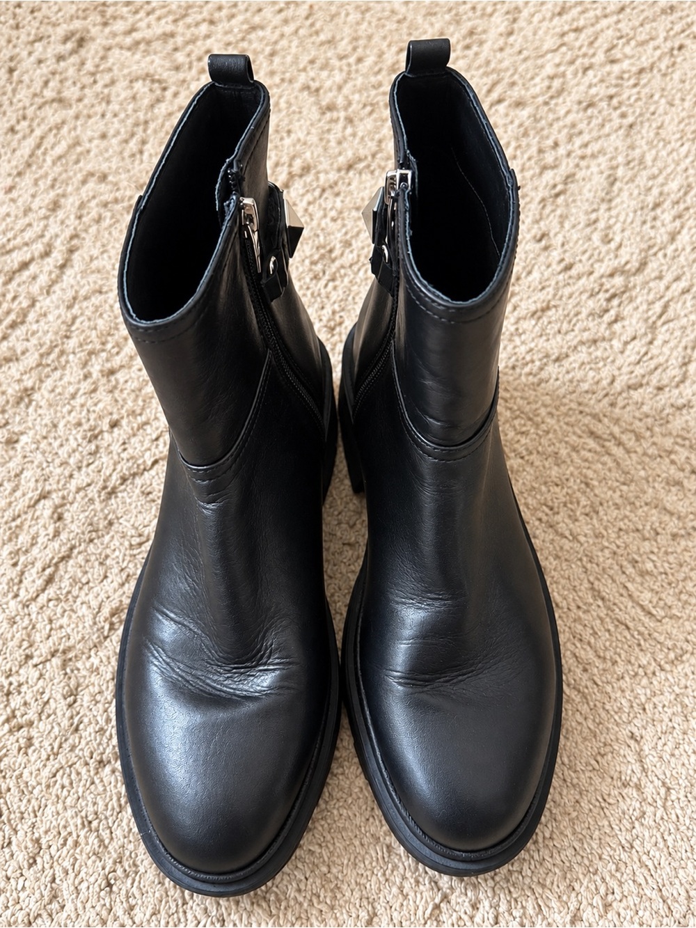 Boots with side zippe size 38